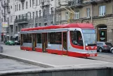 Sankt Petersborg sporvognslinje 6 med motorvogn 3709 ved Vvedenskaya St (2018)