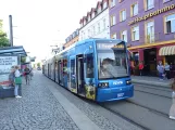 Schwerin sporvognslinje 1 med lavgulvsledvogn 807 ved Hauptbahnhof (2023)