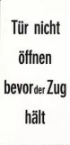 Skilt: Tür nicht öffnen bevor der Zug hält
(1981)