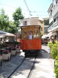 Sóller sporvognslinje med åben bivogn 11 på Plaça de sa Constitució (2013)