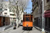 Sóller sporvognslinje med motorvogn 2 på Plaça d'Espanya (2006)