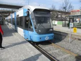 Stockholm sporvognslinje 30 Tvärbanan med lavgulvsledvogn 409 ved Årstaberg (2019)