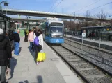 Stockholm sporvognslinje 30 Tvärbanan med lavgulvsledvogn 413 ved Årstaberg (2019)