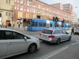 Stockholm sporvognslinje 7S Spårväg City med lavgulvsledvogn 4 tæt på Kungsträdgården (2019)