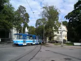 Tallinn sporvognslinje 1 med ledvogn 66 tæt på Kadriorg (2006)