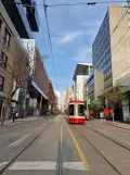 Toronto lavgulvsledvogn 4413 på King St E (2023)