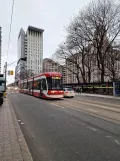 Toronto sporvognslinje 505 Dundas med lavgulvsledvogn 4492 på Dundas Street East (2023)