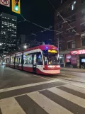 Toronto sporvognslinje 505 Dundas med lavgulvsledvogn 4515 på Dundas Street West (2022)