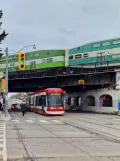 Toronto sporvognslinje 506 Carlton med lavgulvsledvogn 4401 på Gerrard St E (2023)