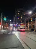 Toronto sporvognslinje 506 Carlton med lavgulvsledvogn 4553 på Dundas Street West (2022)