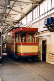 Toruń museumsvogn 100 inde i Tram depot (2004)