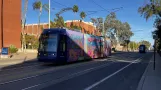 Tucson Sun Link med lavgulvsledvogn 107 på e 2nd street (2024)