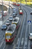 Warszawa sporvognslinje 23 med motorvogn 672 ved Stare Miasto (2010)