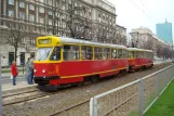 Warszawa sporvognslinje 33 med motorvogn 821 ved Muranowska (2011)