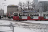 Wien sporvognslinje 2 med ledvogn 4555 nær Schwedenplatz (2013)