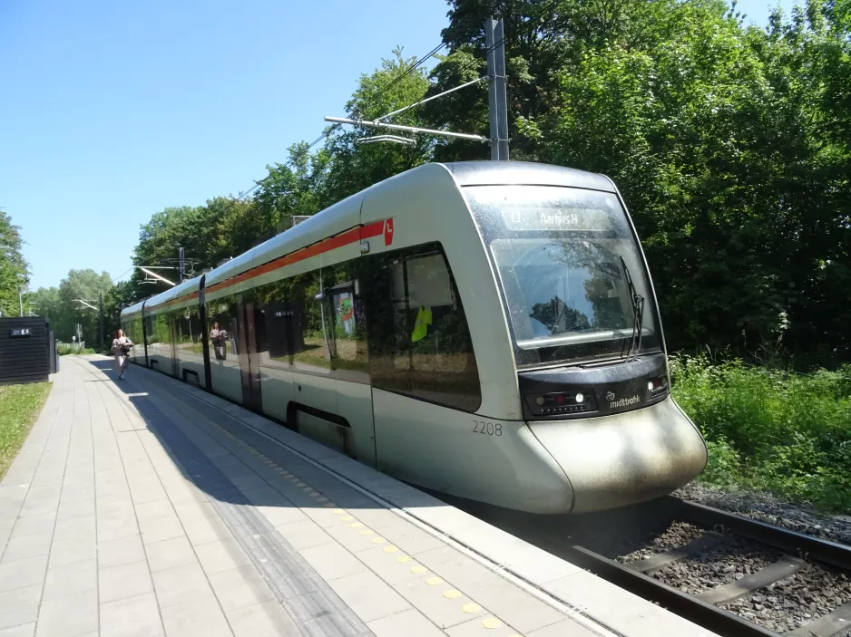 Aarhus letbanelinje L1 med lavgulvsledvogn 2108-2208 ved Hovmarken (2023)