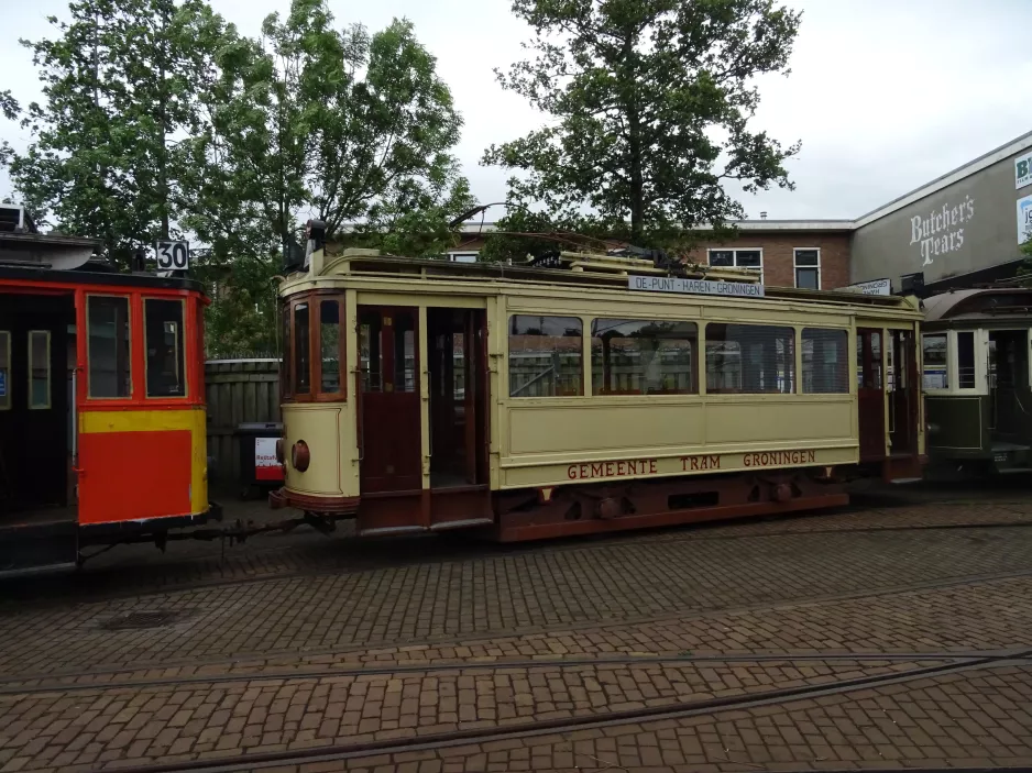 Amsterdam motorvogn 41 foran Electrische Museumtramlijn (2022)