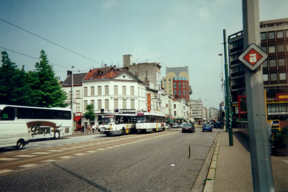 Antwerpen sporvognslinje 24  på Franklin Rooseveltplaats/Fraklin Roosewelt plats (2000)