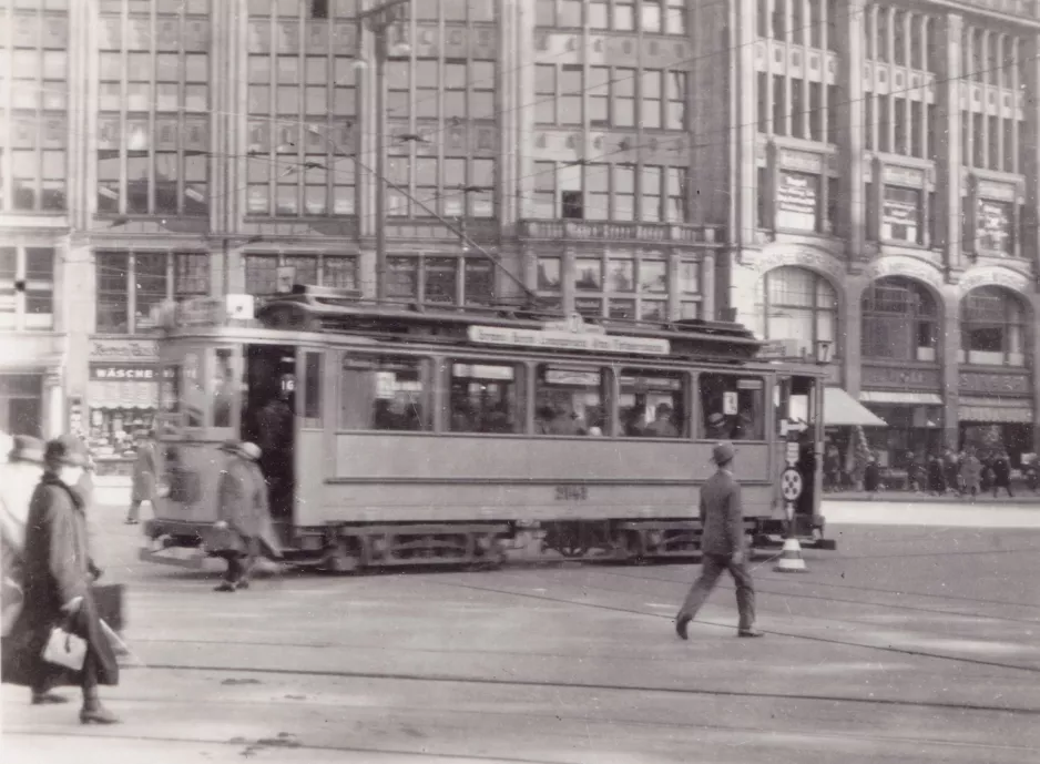 Arkivfoto: Hamborg sporvognslinje 7 med motorvogn 2041 på Rathausmarkt (1928)