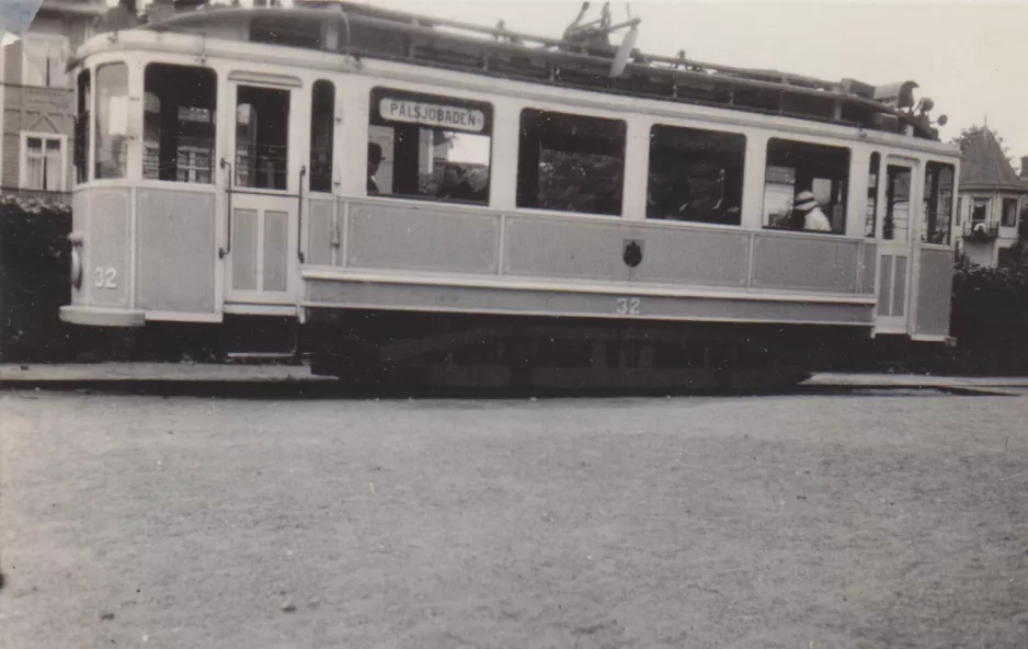 Arkivfoto: Helsingborg sporvognslinje 1 med motorvogn 32 ved Pålsjöbaden (1929-1931)