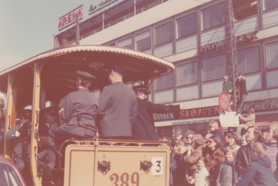 Arkivfoto: København åben bivogn 389 ved Husum (1972)