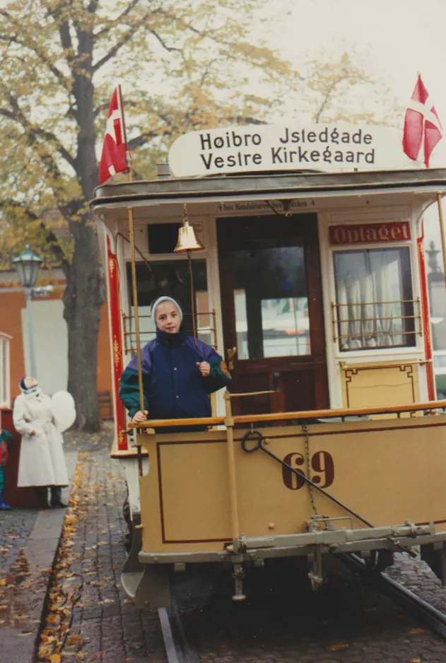 Arkivfoto: København hestesporvogn 69 "Hønen" foran Frederiksberg Runddel (1988)