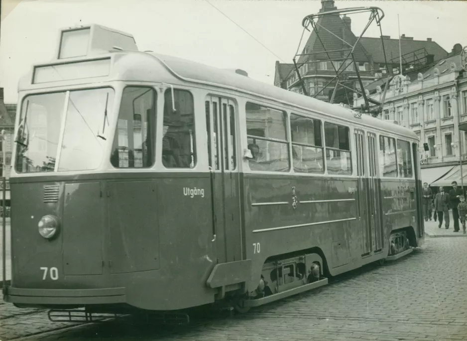 Arkivfoto: Malmø motorvogn 70 på Gustav Adolfs Torv (1947)