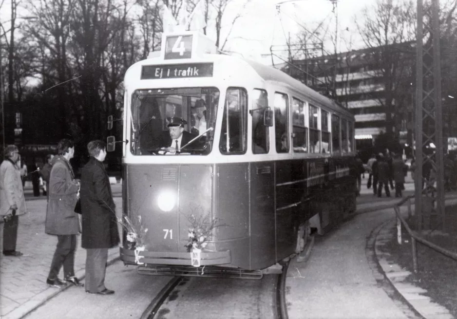 Arkivfoto: Malmø sporvognslinje 4 med motorvogn 71 ved Gustav Adolfs Torv (1973)