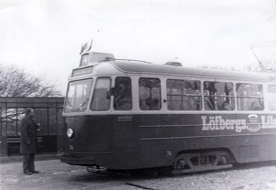 Arkivfoto: Malmø sporvognslinje 4 med motorvogn 74 ved Limhamn Gamla gatan (1973)