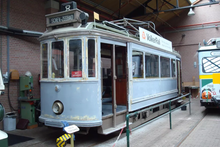 Arnhem motorvogn 274 inde i Tramremise, Arnhem (2014)