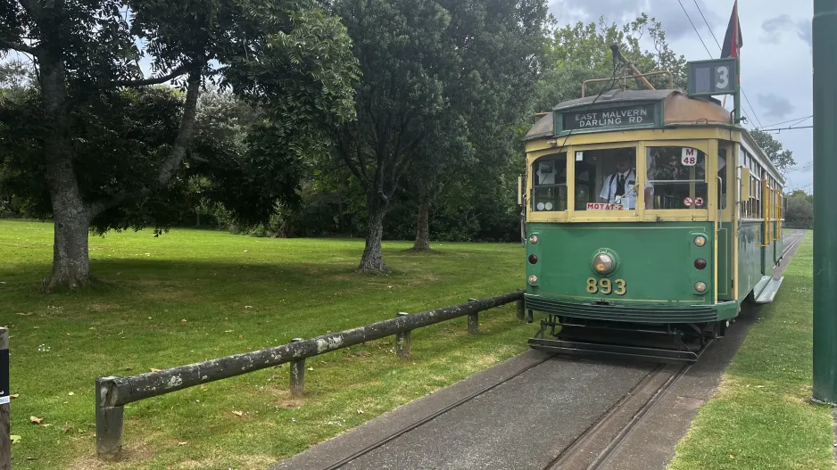 Auckland museumslinje med motorvogn 893 ved Motions Road (2024)