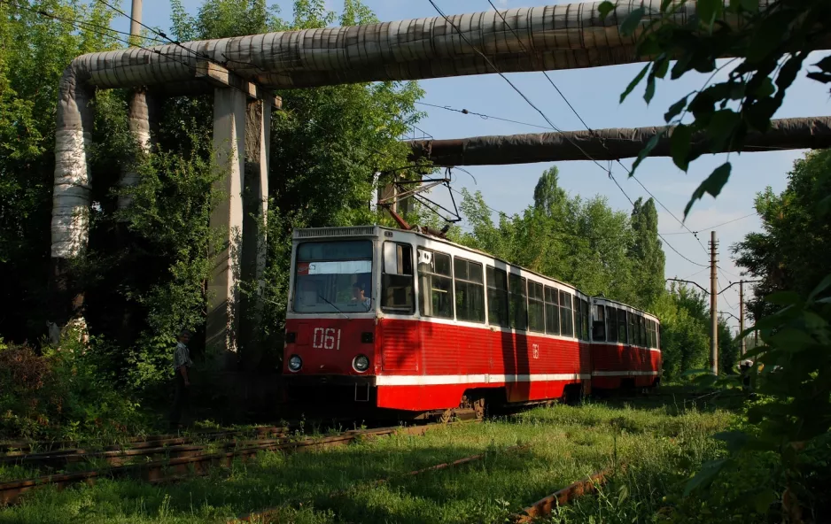 Avdijivka sporvognslinje 2 med motorvogn 061 ved Tramvaynoe depo (2012)