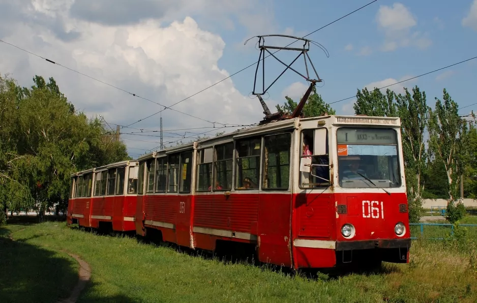 Awdijiwka sporvognslinje 1 med motorvogn 061 ved Wuł. Nekrasowa (2012)