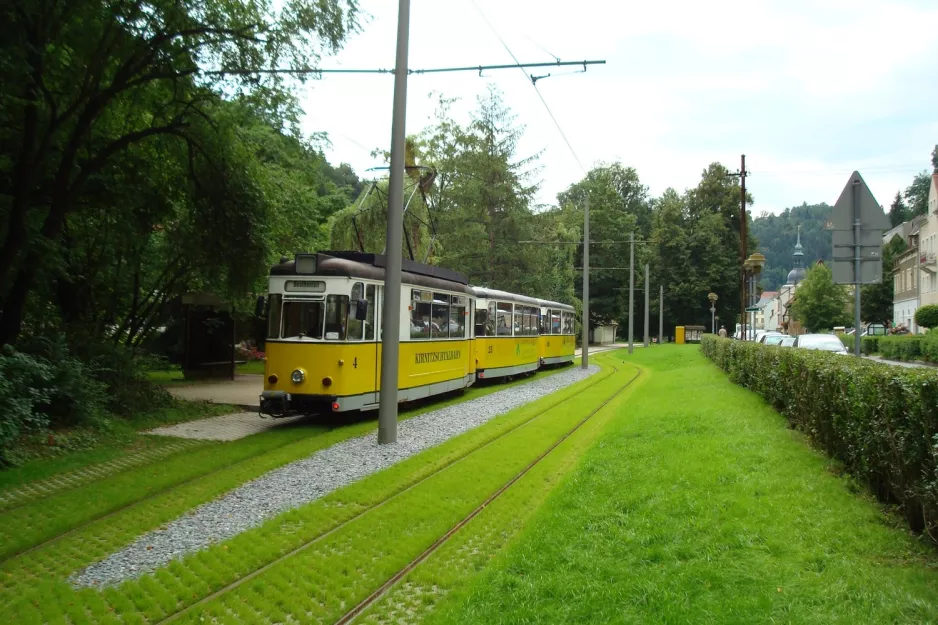 Bad Schandau Kirnitzschtal 241 med motorvogn 4 ved Kurpark (2011)