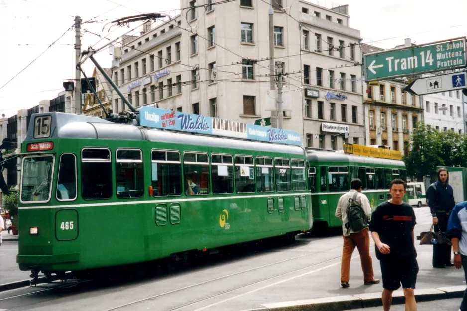 Basel sporvognslinje 15 med motorvogn 465 på Aeschenplatz (2003)