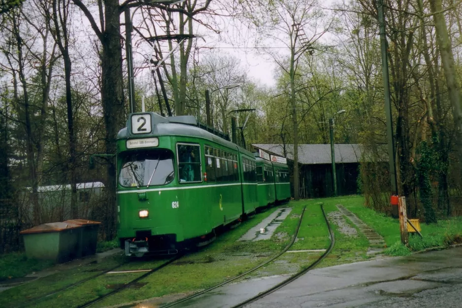 Basel sporvognslinje 2 med ledvogn 624 ved Eglisee (2006)