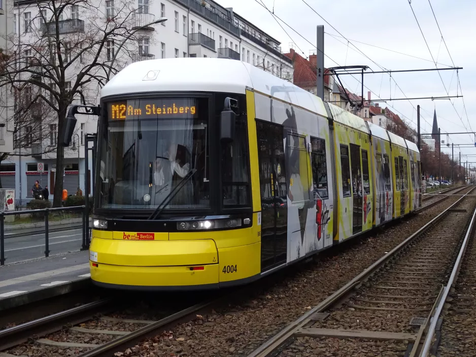 Berlin hurtiglinje M2 med lavgulvsledvogn 4004 ved Prenzlauer Allee/Danziger Str. (2018)