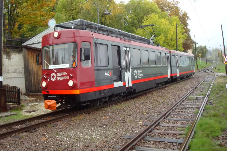 Bolzano regionallinje 160 med motorvogn 21 ved Maria Himmelfahrt/Maria Assunta (2012)