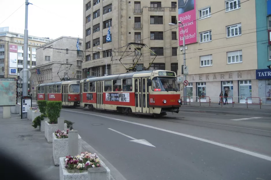 Bratislava sporvognslinje 4 med motorvogn 7813 på Štúrova (2008)