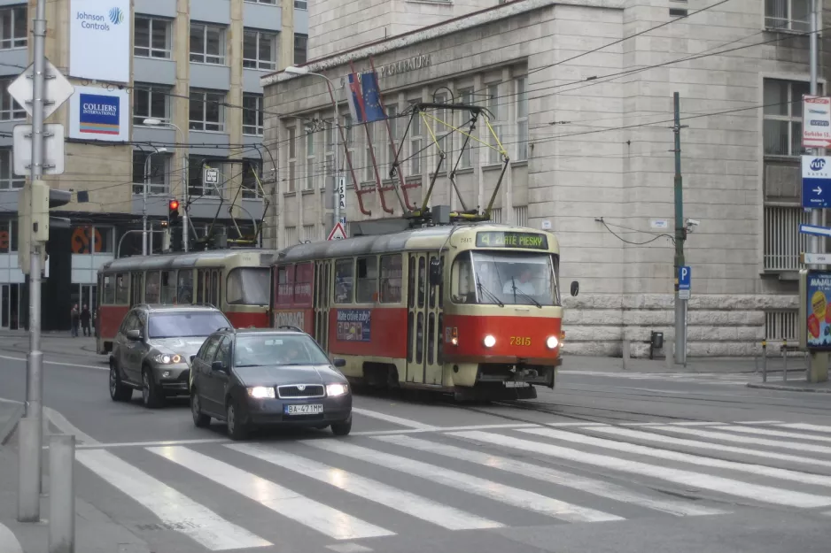 Bratislava sporvognslinje 4 med motorvogn 7815 tæt på Centrum (2008)