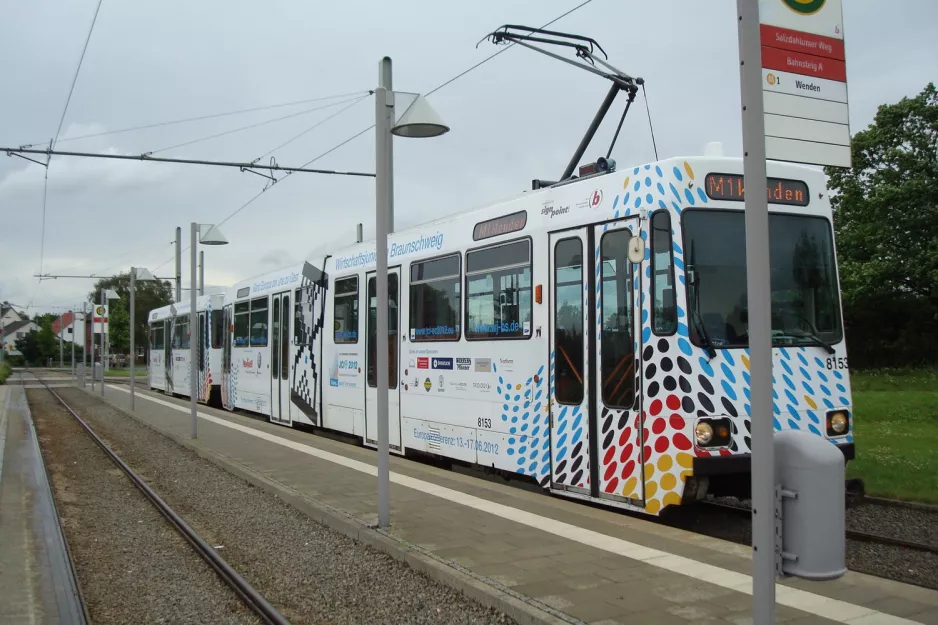 Braunschweig sporvognslinje 1 med ledvogn 8153 ved Stöckheim Salzdahlumer Weg (2012)