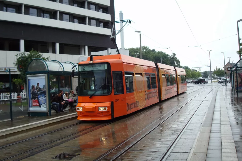 Braunschweig sporvognslinje 2 med lavgulvsledvogn 9561 ved Hamburger Straße (2008)