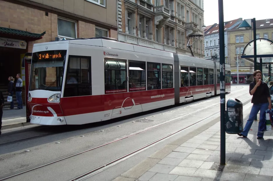 Braunschweig sporvognslinje 3 med lavgulvsledvogn 0757 "Gliesmarode" ved Friedrich-Wilhelm-Str. (2008)