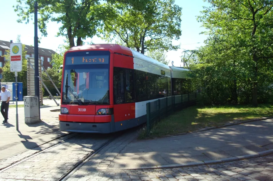 Bremen sporvognslinje 1 med lavgulvsledvogn 3110 ved Osterholz Züricher Str. (2011)