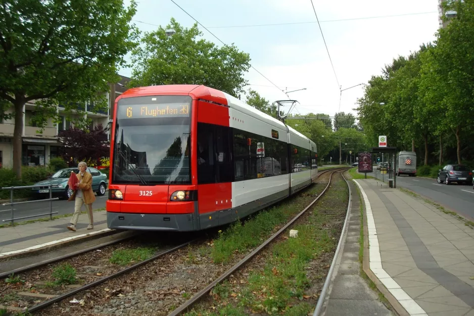 Bremen sporvognslinje 6 med lavgulvsledvogn 3125 ved Emmastr. (2009)