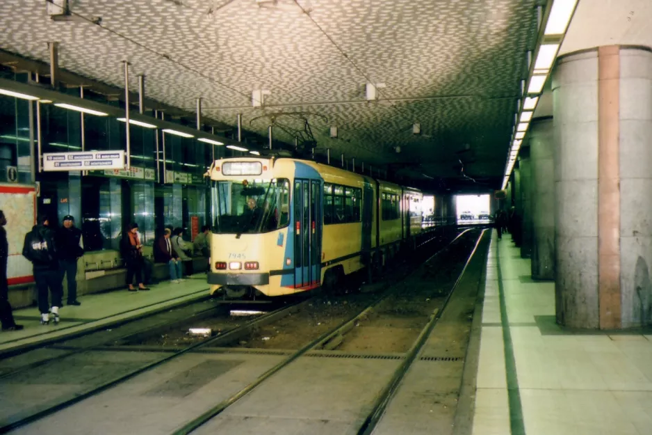 Bruxelles ledvogn 7945 ved Gade du Midi / Zuidstation (2007)