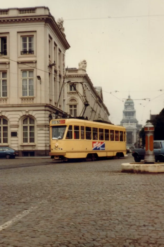 Bruxelles sporvognslinje 92 med motorvogn 7079 på Koningplein (1981)