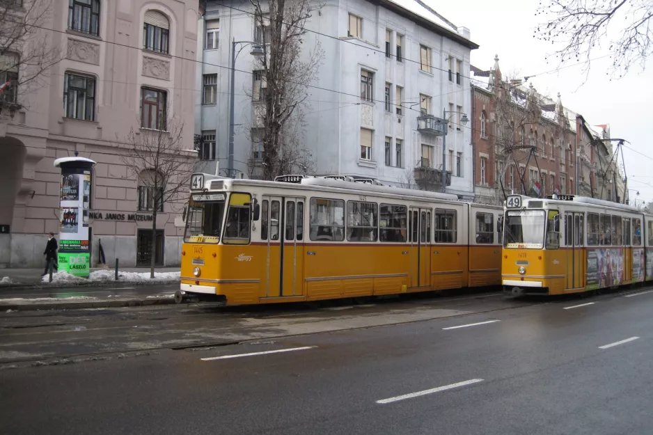 Budapest sporvognslinje 41 med ledvogn 1445 nær Móricz Zsigmond körtér (2013)