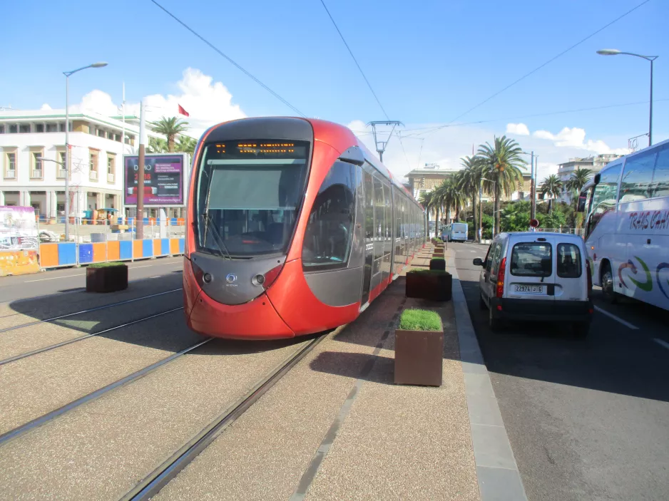 Casablanca sporvognslinje T1 på Boulevard Hassan II, set forfra (2018)