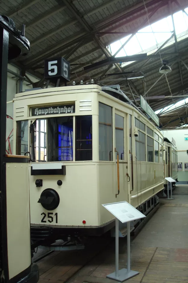 Chemnitz motorvogn 251 i Straßenbahnmuseum (2015)